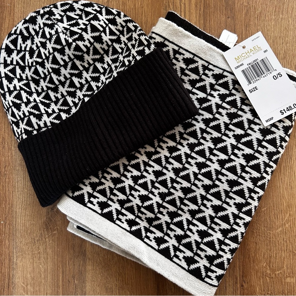 Michael Kors | 2021 Black & White Beanie and Scarf Set